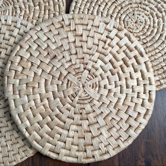 Set of 4 Woven Wicker Straw Charger Placem… - Picture 2 of 8